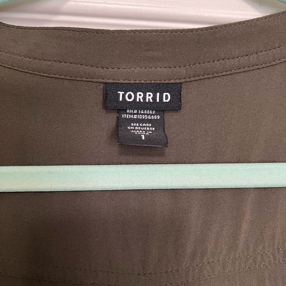 Torrid Olive Green Harper Blouse size 1x - Picture 2 of 9